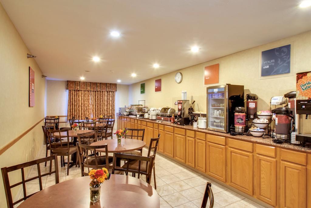 Baymont By Wyndham Fort Dodge Εξωτερικό φωτογραφία